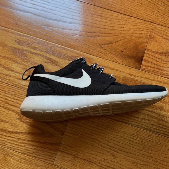Nike Roshe - Picture 2 of 5